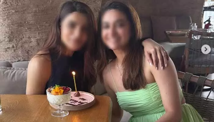 ఒకే ఫ్రేమ్లో దర్శనమిచ్చిన ఇద్దరు స్టార్ హీరోయిన్స్.. మధ్యాహ్నం కుర్చుంటే సాయంత్రం వరకు అదే పనంటూ పోస్ట్ ఒకే ఫ్రేమ్లో దర్శనమిచ్చిన ఇద్దరు స్టార్ హీరోయిన్స్.. మధ్యాహ్నం కుర్చుంటే సాయంత్రం వరకు అదే పనంటూ పోస్ట్
