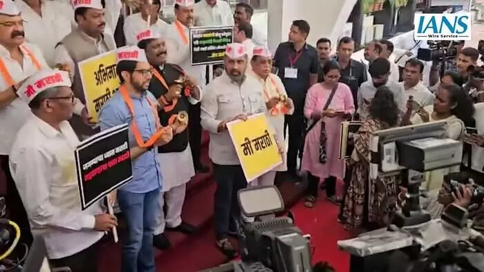 మహారాష్ట్రలో హిందీ తప్పనిసరిపై ప్రతిపక్షాల నిరసన మహారాష్ట్రలో హిందీ తప్పనిసరిపై ప్రతిపక్షాల నిరసన