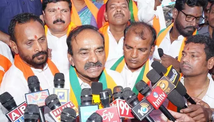 ఇక లాభం లేదు.. పాదయాత్ర చేస్తా: MP ఈటల రాజేందర్ ట్వీట్ ఇక లాభం లేదు.. పాదయాత్ర చేస్తా: MP ఈటల రాజేందర్ ట్వీట్