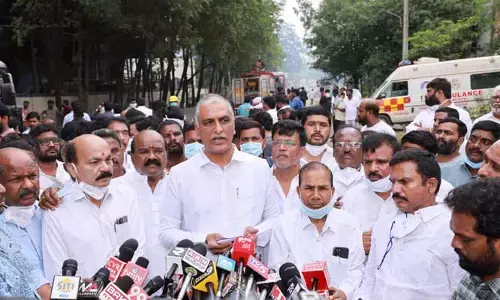 Harish Rao : క్షతగాత్రులను పరామర్శించే తీరిక లేదా? : హరీష్ రావు ఫైర్