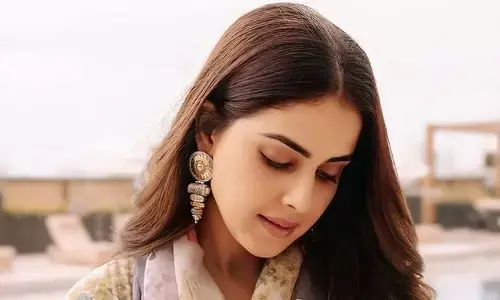 రోజు రోజుకూ గ్లామర్ డోస్ పెంచుతున్న సీనియర్ హీరోయిన్.. తట్టుకోలేకపోతున్నామంటున్న కుర్రాళ్లు!