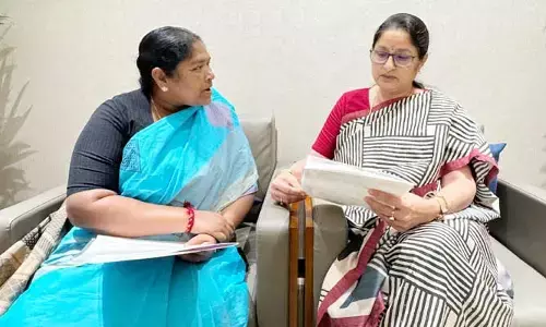 TG: పెన్షన్ల ఫైలుపై సంతకం చేసిన మంత్రి సీతక్క