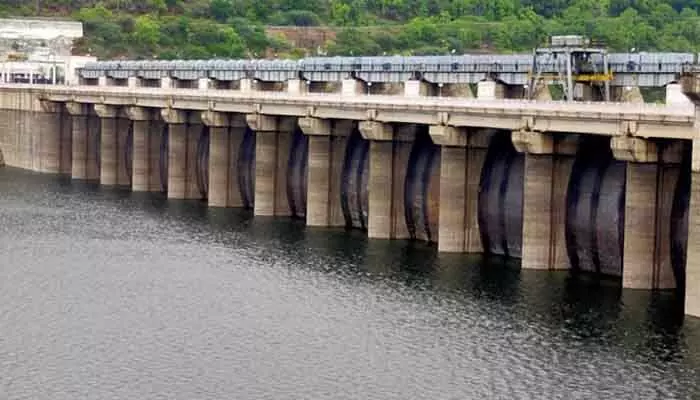 నిండు కుండలా ఆ మూడు ప్రాజెక్టులు.. హెచ్చరికలు జారీ చేసిన అధికారులు నిండు కుండలా ఆ మూడు ప్రాజెక్టులు.. హెచ్చరికలు జారీ చేసిన అధికారులు