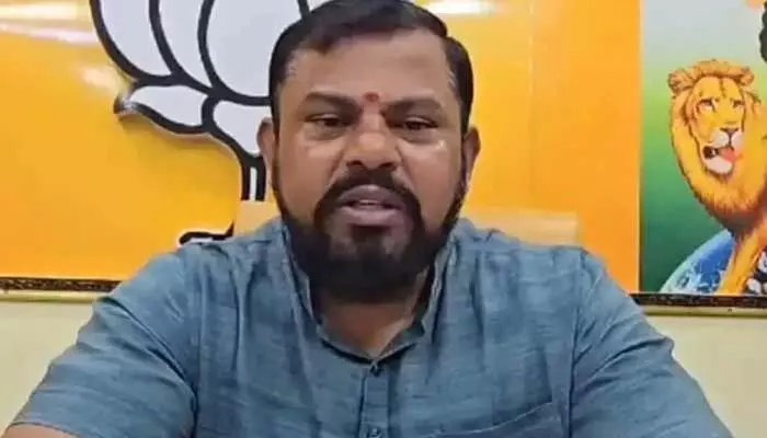 కాంగ్రెస్లో చేరబోతున్నారంటూ వార్తలు.. స్పందించిన రాజాసింగ్ కాంగ్రెస్లో చేరబోతున్నారంటూ వార్తలు.. స్పందించిన రాజాసింగ్