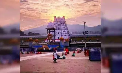 Tirumala: తిరుమలలో పెరిగిన భక్తుల రద్దీ.. దర్శనానికి ఎంత సమయం పడుతోందంటే!