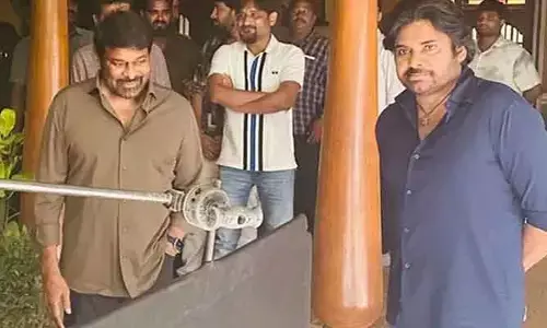 మెగా ఫ్యాన్స్‌కి అదిరిపోయే న్యూస్.. పవన్ కళ్యాణ్ సినిమా సెట్స్‌లోకి ఎంట్రీ ఇచ్చిన చిరంజీవి