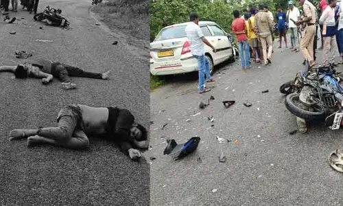 కారు బైక్ ఢీ.. ఒకరు మృతి.. ఒకరికి తీవ్ర గాయాలు