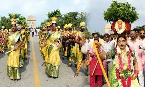Delhi Bonalu: హస్తినలో ధూంధాంగా లాల్ దర్వాజ బోనాలు.. ఇండియా గేట్ వద్ద సందడి