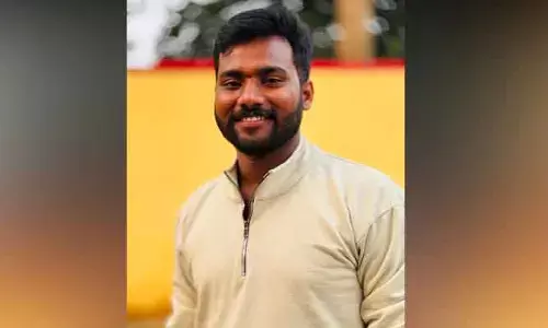 స్నేహితుల రూమ్‌కు వెళ్లిన అడ్వకేట్.. ఉరేసుకుని ఆత్మహత్య