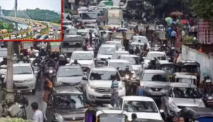 Breaking: కేబుల్ బ్రిడ్జిపై భారీగా ట్రాఫిక్ జామ్ Breaking: కేబుల్ బ్రిడ్జిపై భారీగా ట్రాఫిక్ జామ్