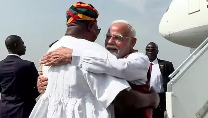 PM Modi: ఘనా చేరుకున్న ప్రధాని మోడీ.. ఘన స్వాగతం పలికిన అధ్యక్షుడు జాన్ మహామా PM Modi: ఘనా చేరుకున్న ప్రధాని మోడీ.. ఘన స్వాగతం పలికిన అధ్యక్షుడు జాన్ మహామా
