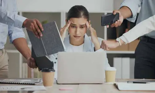 డిప్రెషన్ రిస్క్‌ను పెంచుతున్న ‘టాక్సిక్ వర్క్‌ప్లేస్‌లు’.. ఆ విషయంలో జాగ్రత్త అంటున్న నిపుణులు