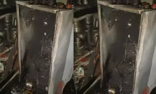 ఫ్రిజ్ షార్ట్ సర్క్యూట్ తో మంటలు..  ఇల్లు దగ్ధం