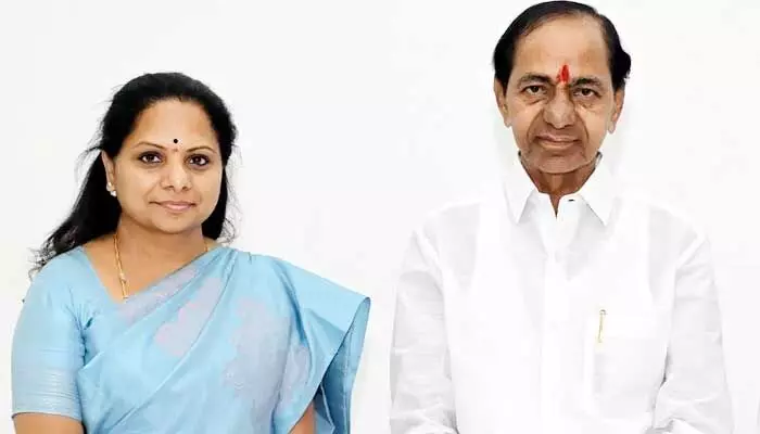 కేసీఆర్ను పరామర్శించిన MLC కవిత కేసీఆర్ను పరామర్శించిన MLC కవిత