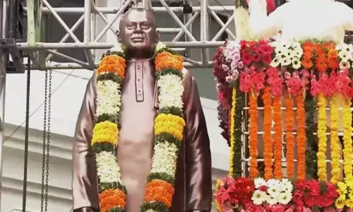 మాజీ CM రోశయ్య విగ్రహాన్ని ఆవిష్కరించిన ఖర్గే