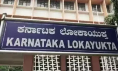 కర్ణాటకలో లోకాయుక్త అధికారుల లంచాల వసూలు
