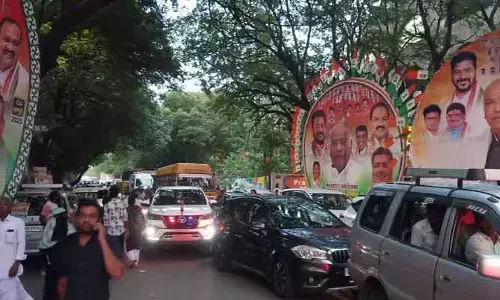 ఎల్బీ స్టేడియం సభతో నగరంలో ట్రాఫిక్ జామ్..  ప్రజలకు తీవ్ర ఇబ్బందులు