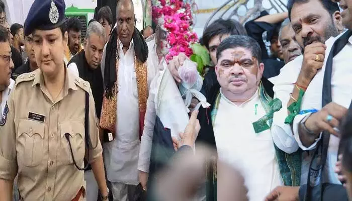 Bibi ka Alam: బీబీకా ఆలంను సందర్శించిన మంత్రులు.. మొహర్రం ఏర్పాట్లు పూర్తి Bibi ka Alam: బీబీకా ఆలంను సందర్శించిన మంత్రులు.. మొహర్రం ఏర్పాట్లు పూర్తి