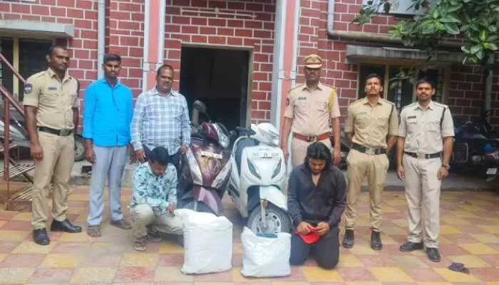 పూజల పేరుతో గంజాయి మాయ.. ఇద్దరు అరెస్ట్, ముగ్గురు పరారీలో పూజల పేరుతో గంజాయి మాయ.. ఇద్దరు అరెస్ట్, ముగ్గురు పరారీలో