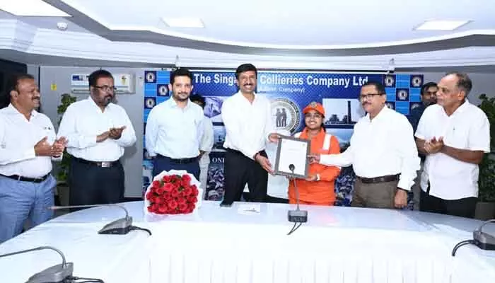 మొదటి త్రైమాసికంలో వంద శాతం బొగ్గు రవాణా: సీఎండీ ఎన్.బలరామ్ మొదటి త్రైమాసికంలో వంద శాతం బొగ్గు రవాణా: సీఎండీ ఎన్.బలరామ్