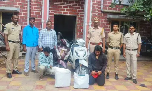 పూజల పేరుతో గంజాయి మాయ.. ఇద్దరు అరెస్ట్,  ముగ్గురు పరారీలో