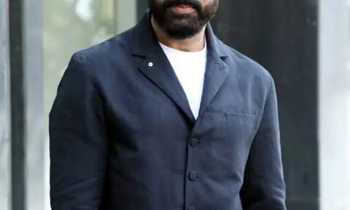 విడాకులపై నోరు విప్పిన స్టార్ హీరో.. నేను ఎలా ఉండాలో నాకు తెలుసు అంటూ..