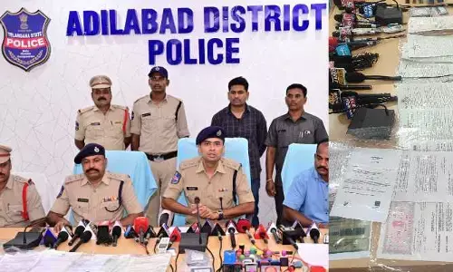 నకిలీ స్టాంప్ పేపర్ల తయారీ గుట్టు రట్టు..
