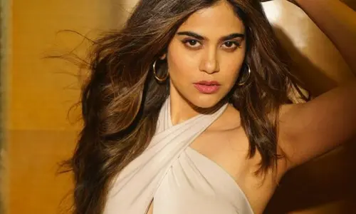 ట్రైన్‌లో నా వక్షోజాలు పట్టుకుని లాగాడు.. పోలీసులు కూడా.. సంచలన విషయాలు బయటపెట్టిన హీరోయిన్(వీడియో)