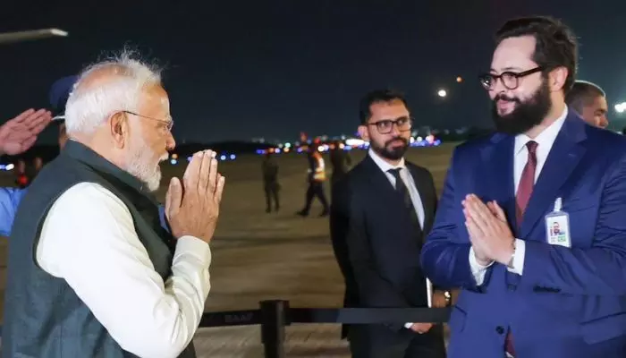 బ్రెజిల్ చేరుకున్న ప్రధాని మోడీ.. 17వ బ్రిక్స్ శిఖరాగ్ర సమావేశానికి హాజరు బ్రెజిల్ చేరుకున్న ప్రధాని మోడీ.. 17వ బ్రిక్స్ శిఖరాగ్ర సమావేశానికి హాజరు