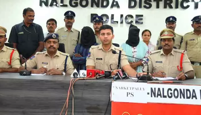 రీల్స్ బాగా చేస్తేనే ఫేమ్ అని తలచి.. గంజాయి వ్యాపారంలోకి..! రీల్స్ బాగా చేస్తేనే ఫేమ్ అని తలచి.. గంజాయి వ్యాపారంలోకి..!