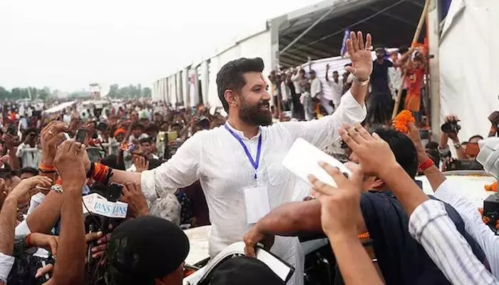 Bihar: బిహార్లో పొలిటికల్ ట్విస్ట్.. కేంద్ర మంత్రి చిరాగ్ పాశ్వాన్ కీలక ప్రకటన Bihar: బిహార్లో పొలిటికల్ ట్విస్ట్.. కేంద్ర మంత్రి చిరాగ్ పాశ్వాన్ కీలక ప్రకటన