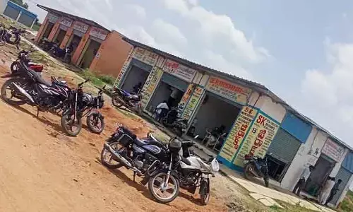 ఆర్టీవో కార్యాలయంలో ప్రైవేట్ దందా!