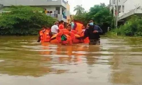 చెరువులపై అక్రమ నిర్మాణాలు.. వరంగల్‌‌కు ముంపు భయం