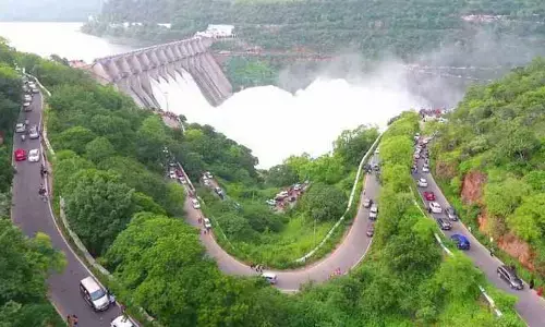 శ్రీశైలం జలాశయానికి భారీ వదర..కొనసాగుతున్న జలవిద్యుత్ ఉత్పత్తి