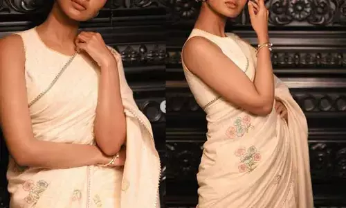 చీరలో అదిరిపోయే ఫొటోస్ షేర్ చేసిన టాలీవుడ్ హీరోయిన్.. కనిపించి కనిపించని అందాలతో చంపేస్తున్నావుగా అంటూ కామెంట్స్