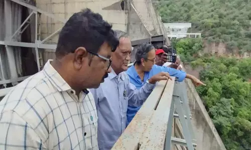 నిండు కుండలా శ్రీశైలం జలాశయం.. భద్రమేనా?