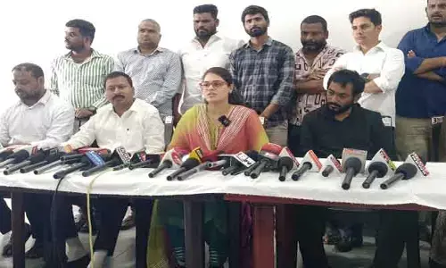 పేలుడు పదార్థాలకు నా భర్తకు ఎలాంటి సంబంధం లేదు.. చంద్రశేఖర్ రెడ్డి భార్య మాజీ మున్సిపల్ చైర్ పర్సన్ గడ్డం ఇందుప్రియ