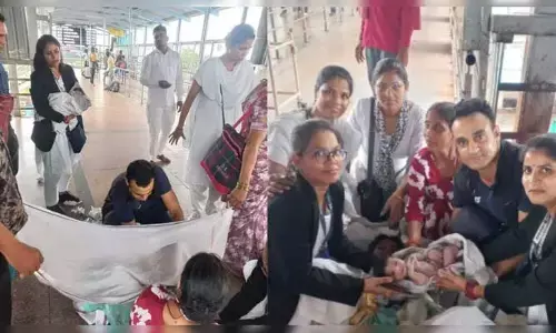 రైల్వే‌స్టేషన్‌లో మహిళకు డెలివరీ.. రెండు ప్రాణాలను కాపాడిన హైదరాబాద్‌కి చెందిన ఆర్మీ డాక్టర్