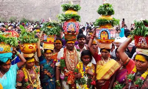 ఘనంగా గోల్కొండ శ్రీ జగదాంబిక మహంకాళి అమ్మవారికి నాల్గవ పూజ..