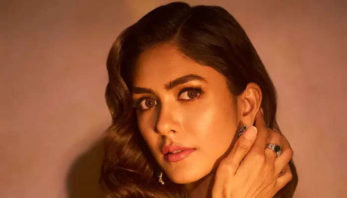 డిప్రెషన్ తట్టుకోలేక లోకల్ ట్రైన్ నుంచి దూకి చనిపోవాలని అనుకున్నా.. డిప్రెషన్ తట్టుకోలేక లోకల్ ట్రైన్ నుంచి దూకి చనిపోవాలని అనుకున్నా..