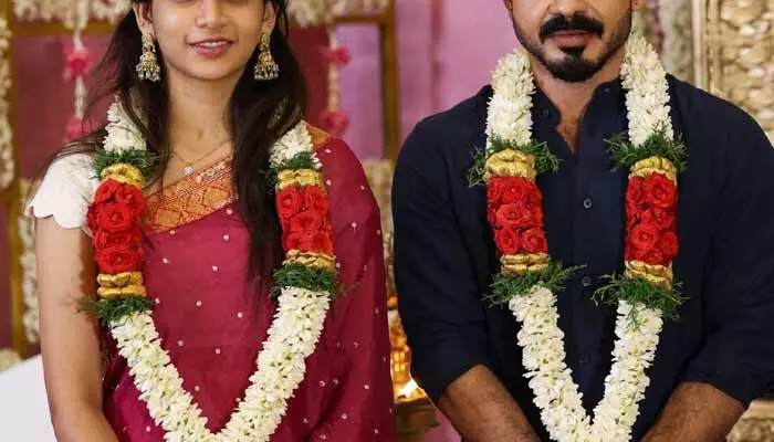 గుడ్ న్యూస్ ప్రకటించిన టాలీవుడ్ హీరోయిన్.. అతడితో కనిపించడంతో కంగ్రాట్స్ చెబుతున్న నెటిజన్లు గుడ్ న్యూస్ ప్రకటించిన టాలీవుడ్ హీరోయిన్.. అతడితో కనిపించడంతో కంగ్రాట్స్ చెబుతున్న నెటిజన్లు