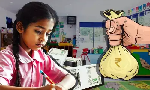 బ్యాగుల మోత కాదు.. ఆర్థిక భారం తగ్గించాలి!