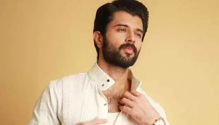 ఈ విషయంలో కీలక నిర్ణయం తీసుకున్న విజయ్.. ఎన్నో ఎదురుదెబ్బలు తగిలాయంటూ ఎమోషనల్ కామెంట్స్ ఈ విషయంలో కీలక నిర్ణయం తీసుకున్న విజయ్.. ఎన్నో ఎదురుదెబ్బలు తగిలాయంటూ ఎమోషనల్ కామెంట్స్