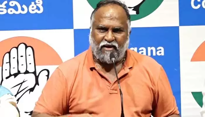Jaggareddy: గాడిదలు అంటే పడేవారెవరూ లేరు.. కేటీఆర్ పై జగ్గారెడ్డి ఫైర్ Jaggareddy: గాడిదలు అంటే పడేవారెవరూ లేరు.. కేటీఆర్ పై జగ్గారెడ్డి ఫైర్