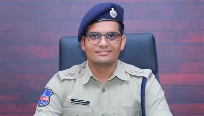 దిశ ఎఫెక్ట్: రోడ్డుపై లారీలకు పార్కింగ్ చేస్తే కఠిన చర్యలు : ఏఎస్పీ శివం ఉపాధ్యాయ దిశ ఎఫెక్ట్: రోడ్డుపై లారీలకు పార్కింగ్ చేస్తే కఠిన చర్యలు : ఏఎస్పీ శివం ఉపాధ్యాయ