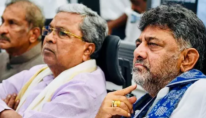 Shiva kumar: డీకే సీఎం కావాల్సిందే.. మరో కాంగ్రెస్ ఎమ్మెల్యే కీలక వ్యాఖ్యలు Shiva kumar: డీకే సీఎం కావాల్సిందే.. మరో కాంగ్రెస్ ఎమ్మెల్యే కీలక వ్యాఖ్యలు