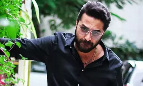 ఆసుపత్రి బెడ్ పై ప్రముఖ నటుడు.. సాయం చేసిన స్టార్ హీరో