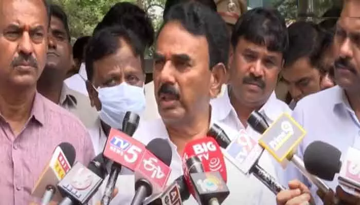 కల్లు కాంపౌండ్ నిర్వాహకులను అరెస్ట్ చేశాం.. మంత్రి జూపల్లి కీలక ప్రకటన కల్లు కాంపౌండ్ నిర్వాహకులను అరెస్ట్ చేశాం.. మంత్రి జూపల్లి కీలక ప్రకటన