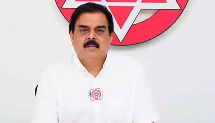 మామిడి లోడ్ వివాదం .. వైసీపీ గుట్టు రట్టు చేసిన మంత్రి మామిడి లోడ్ వివాదం .. వైసీపీ గుట్టు రట్టు చేసిన మంత్రి