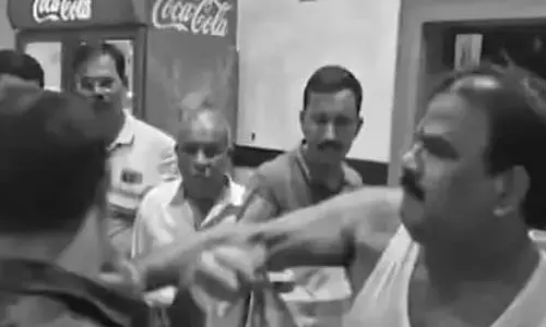 నాకే ఇలాంటి ఫుడ్ పెడితే.. మిగతా వాళ్ల పరిస్థితి ఏంటి ?: ఎమ్మెల్యే ఫైర్